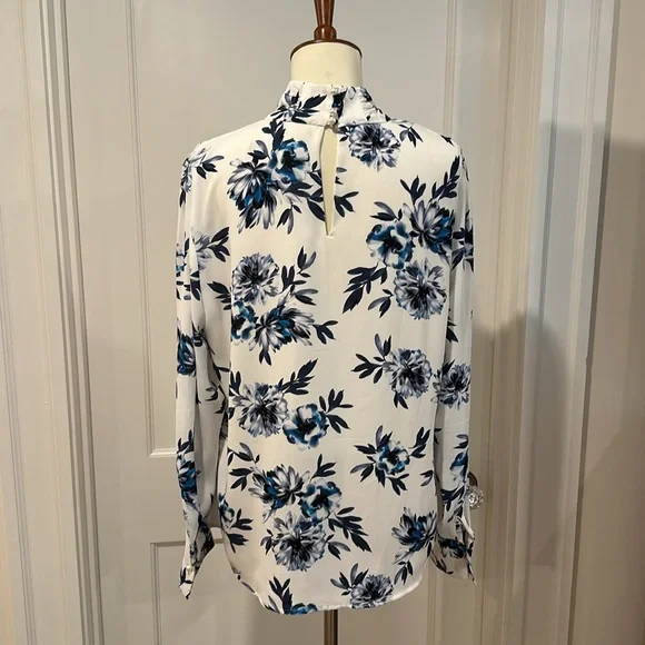 White House Black Market Floral Blouse - Picture 3 of 6